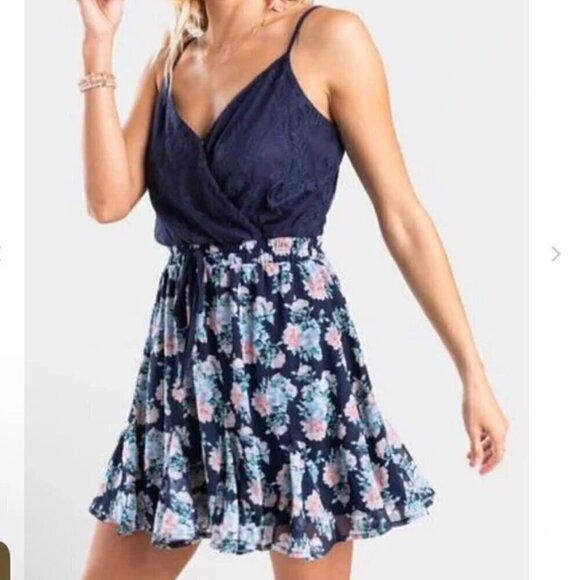 4 for $40 SALE! Francesca's Coll. Lace V Neck Floral Mini Dress, Navy, Size L - Picture 1 of 16